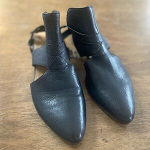 Laura Bellariva
Leather flats
39.5
Size 8.5
Made in Italy